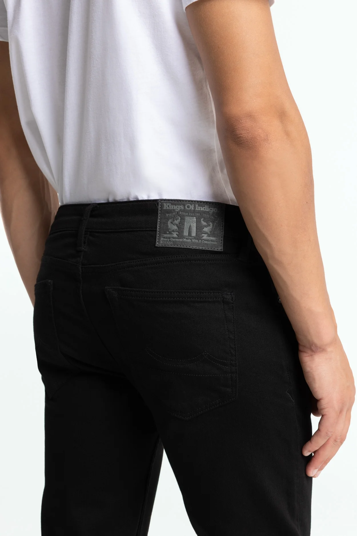CHARLES | STAY BLACK RINSE - Image 4