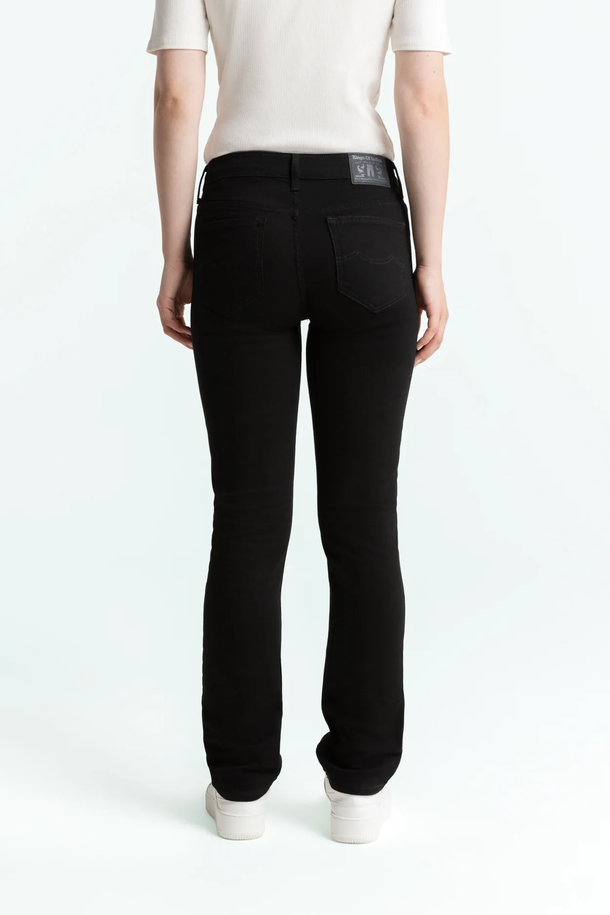 EMI | STAY BLACK RINSE - Image 5